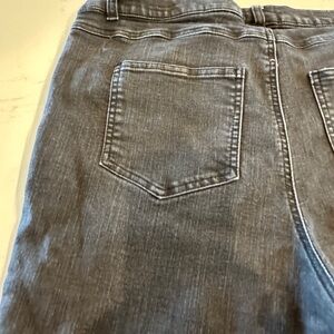 Jones New York  Blk Jeans  16W   Soft stretch